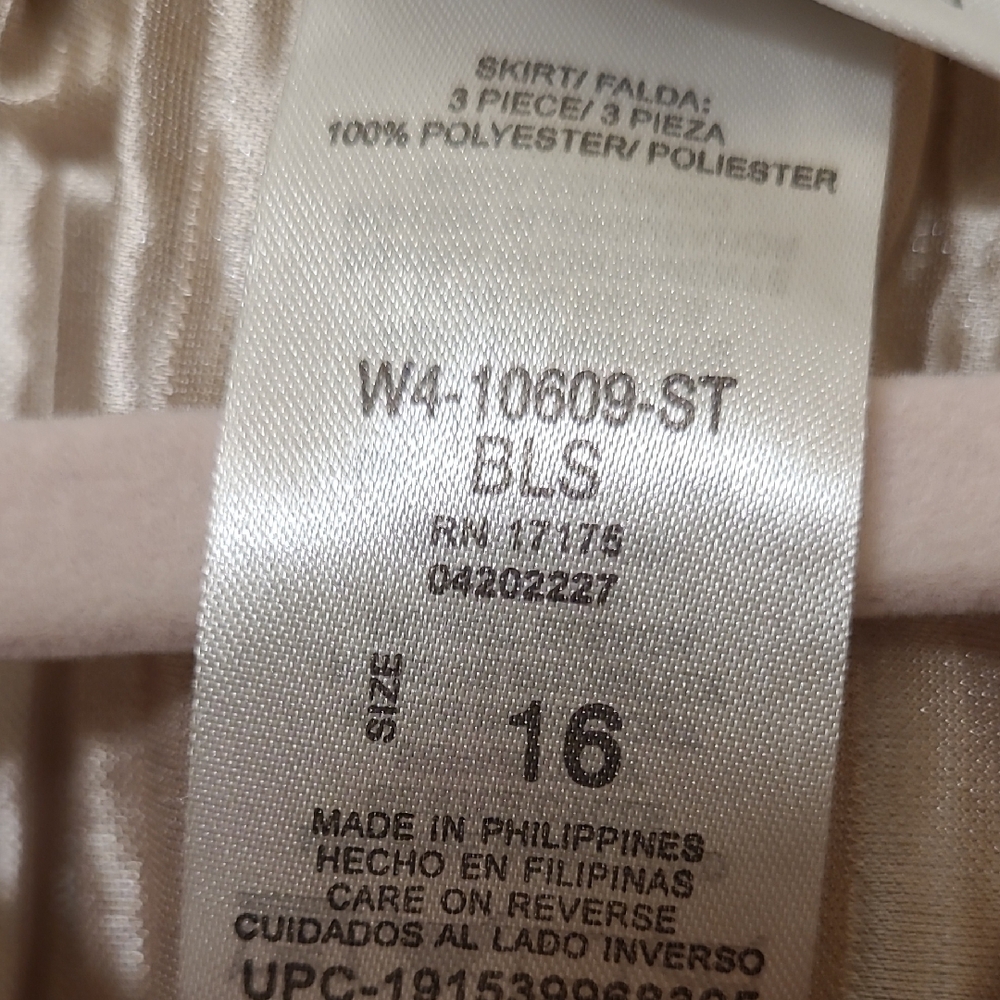 Elegant Pleated Tulle Skirt in Shimmering Pink - Picture 6 of 8